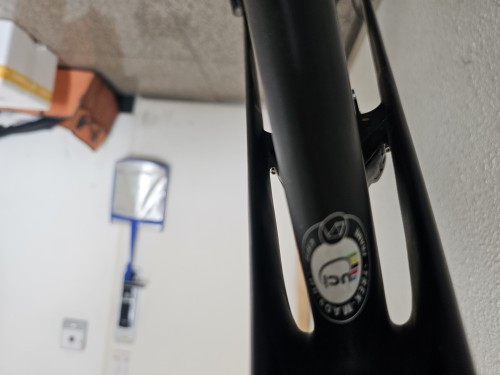 트렉 마돈 SLR 9 로드 자전거 블랙 색상이고요, 상태는 사진 참고해주세요