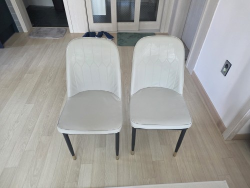 아이보리 가죽의자 2개