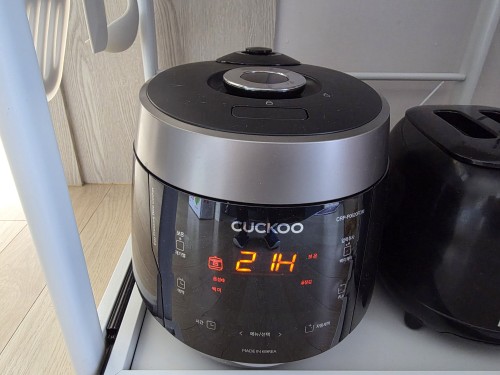 쿠쿠 6인용 전기압력밥솥 입니다~
