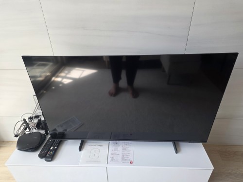 삼성 4K UHD 스탠드형 43인치 TV입니다~